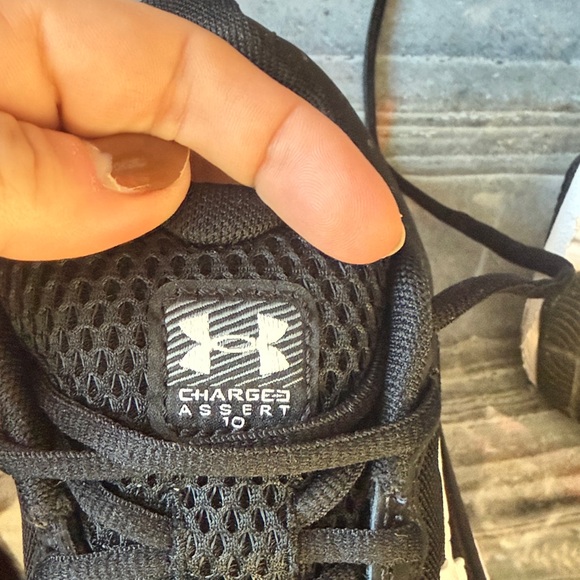 Under Armour Women’s Charged Assert 10 Black Athletic Sneakers - Picture 5 of 7